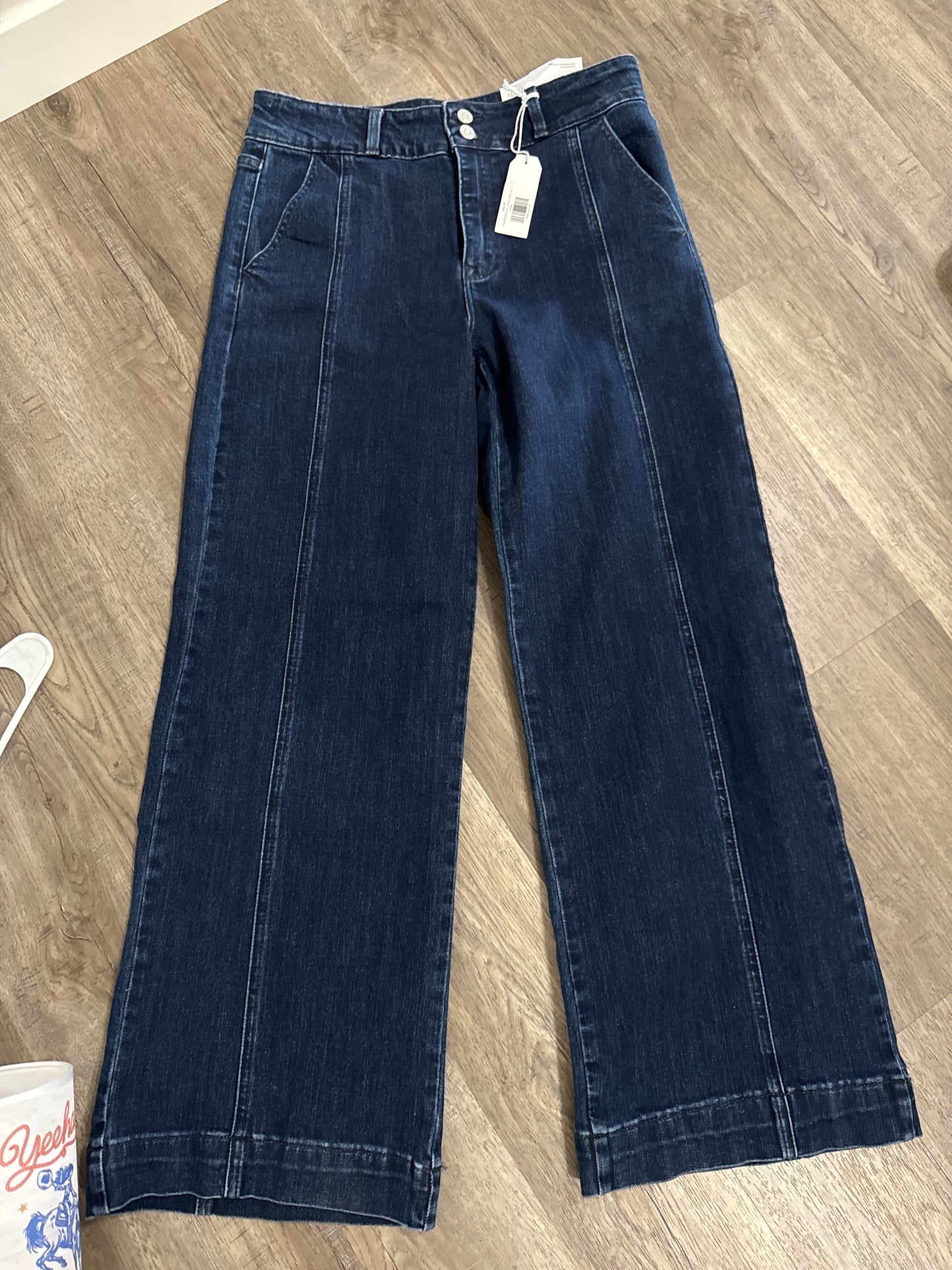 Size 11/30 nwt