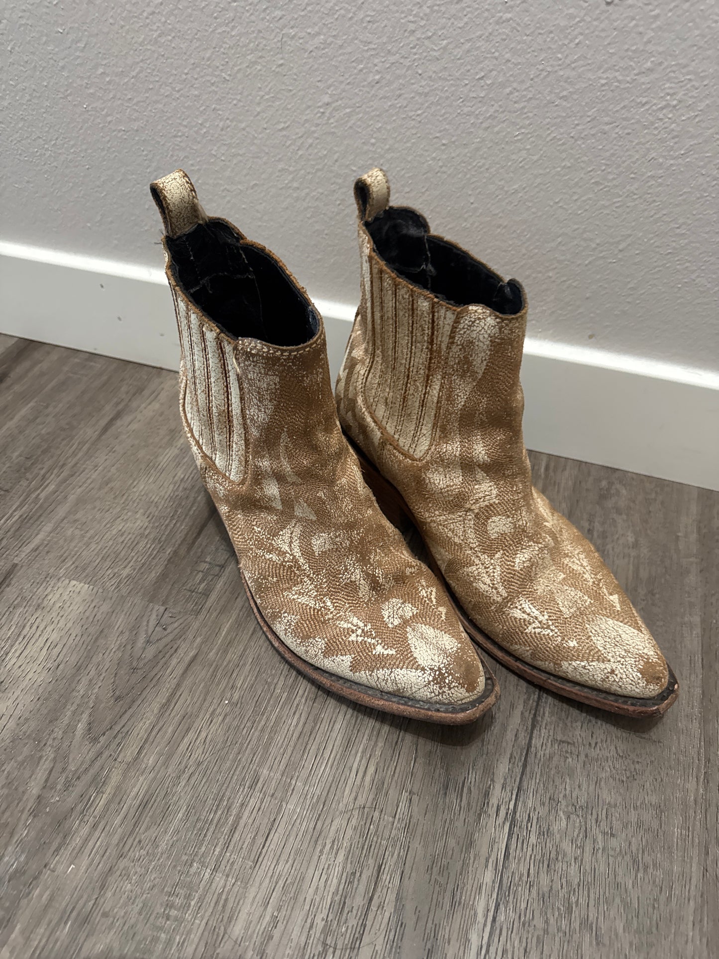 Liberty black size 8.5