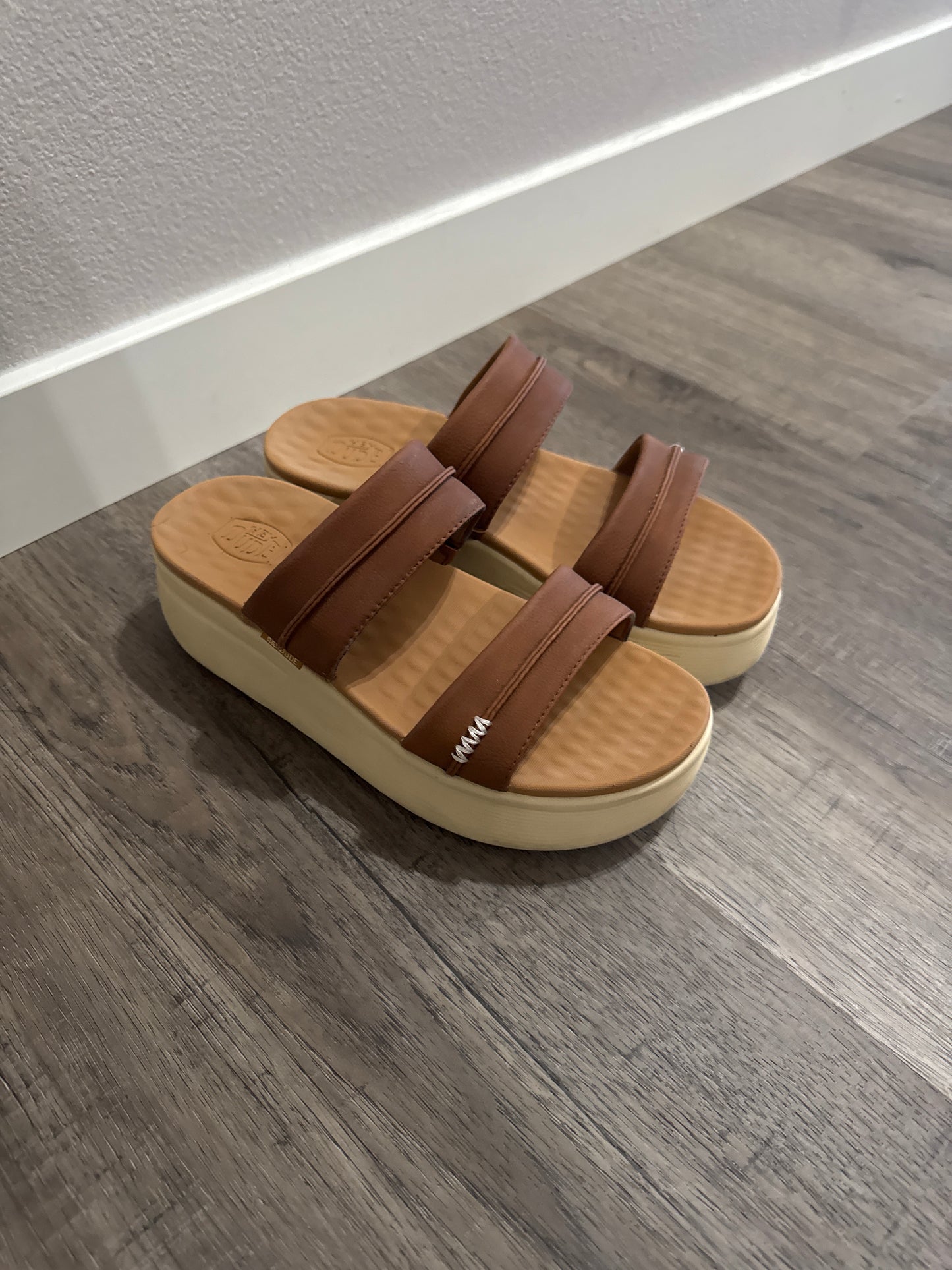 Hey dude platform sandals size 9